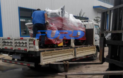 福瑞得機(jī)械座駕壓路機(jī)，路面開槽機(jī)成功裝車及時(shí)發(fā)貨