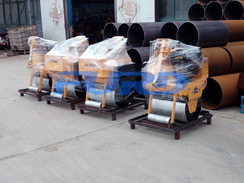 福瑞得機(jī)械5臺壓路機(jī)，一臺混凝土整平機(jī)及時發(fā)貨