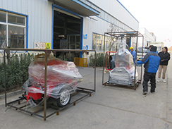 福瑞得機械1臺灌縫機，1臺移動燈車，一臺馬路吹風機打包裝柜出口新加坡